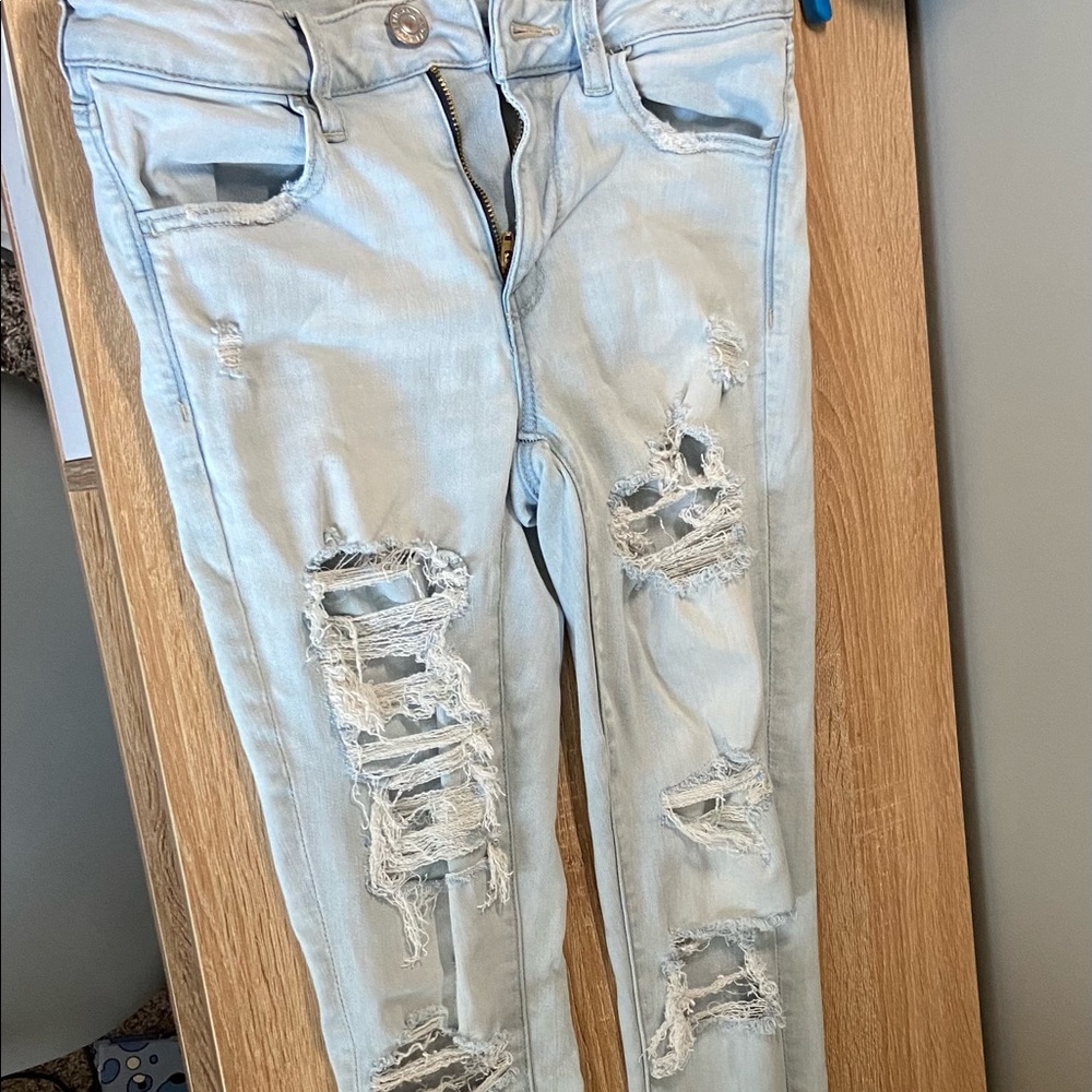 American eagle light wash jeans. Size 6